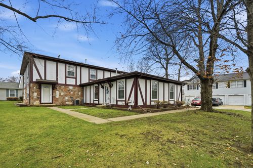 311 Meadow Ct, Vernon Hills, IL, 60061-1919 | Card Image