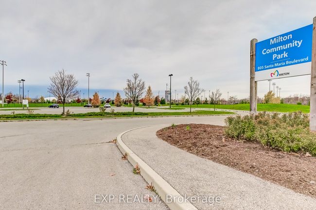 979 Nadalin Hts, House attached with 4 bedrooms, 2 bathrooms and 1 parking in Milton ON | Image 39