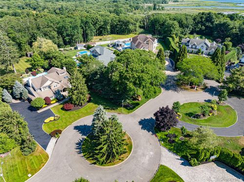 9 Crick Holly Ln, East Islip, NY, 11730-3812 | Card Image