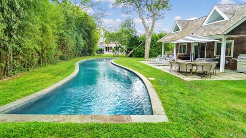 9 Ocame Ave, Westhampton Beach, NY, 11978-2120 | Card Image