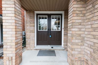 3385 Wild Cherry Lane, House attached with 3 bedrooms, 4 bathrooms and 2 parking in Mississauga ON | Image 2