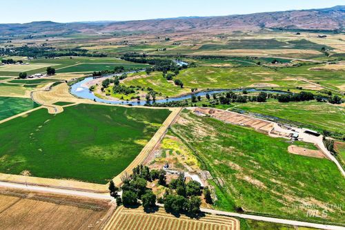 2327 Snapp Ln, Midvale, ID, 83645-5129 | Card Image