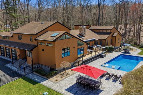 9 Watercrest Ct, Saint James, NY, 11780-9702 | Card Image