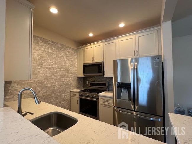 637 Strassle Way, Townhouse with 2 bedrooms, 2 bathrooms and null parking in South Plainfield NJ | Image 4