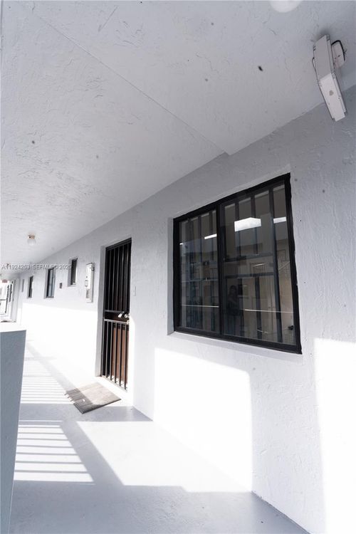 apt-311-5300 W 21st Ct, Hialeah, FL, 33016-2016 | Card Image