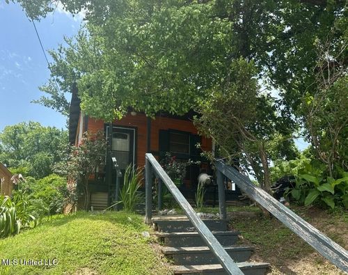 1002 Howard St, Vicksburg, MS, 39183-2729 | Card Image