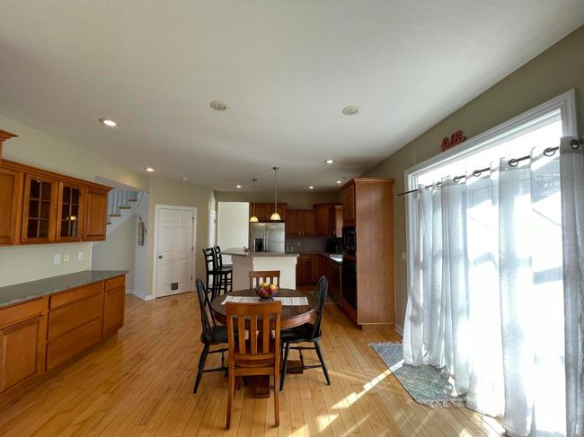 Eating Area | Image 12