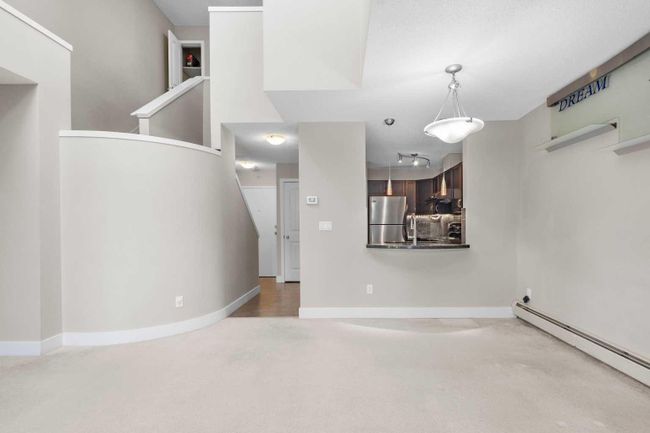 9 - 211 Village Terrace Sw, Home with 2 bedrooms, 1 bathrooms and 1 parking in Calgary AB | Image 5