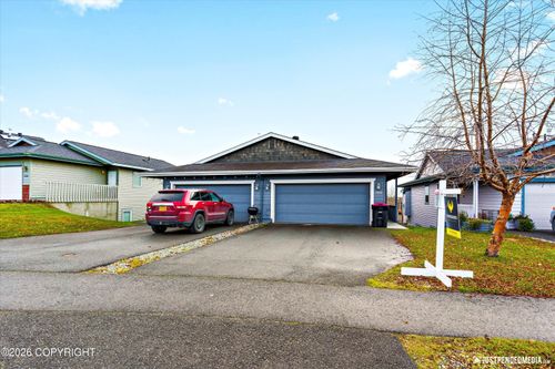 27-1500 Northbluff Dr, Anchorage, AK, 99501-1305 | Card Image