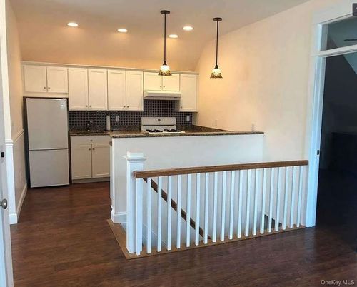 2-298 Ocean Ave, Patchogue, NY, 11772-3708 | Card Image