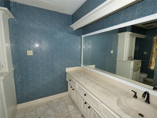 2nd bedroom bath | Image 40