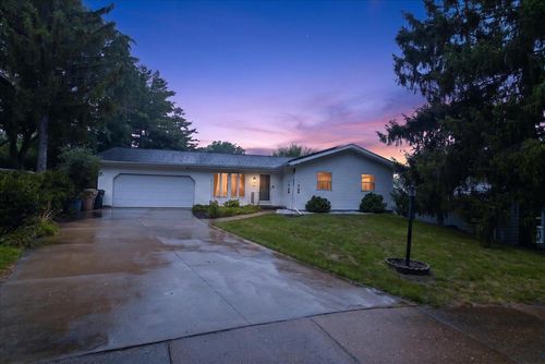 5 Yorktown Cir, MADISON, WI, 53711-3923 | Card Image