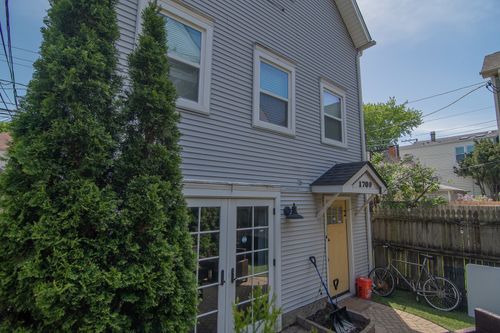 ch-1709 Barry Ave, Chicago, IL, 60657-6777 | Card Image