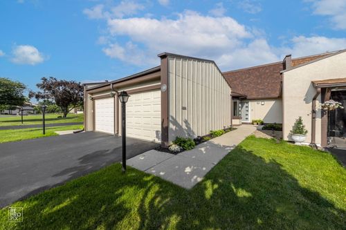 19 Westwood Dr, Indian Head Park, IL, 60525-9007 | Card Image