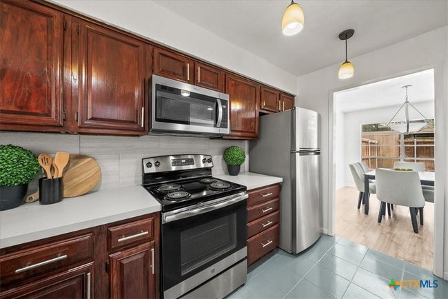 9206 Flickering Shadow Dr, Townhouse with 3 bedrooms, 3 bathrooms and null parking in Dallas TX | Image 17
