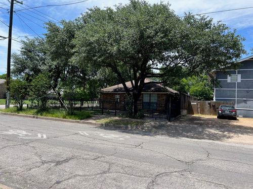 741-739-741 W 10th St, Dallas, TX, 75208-4906 | Card Image