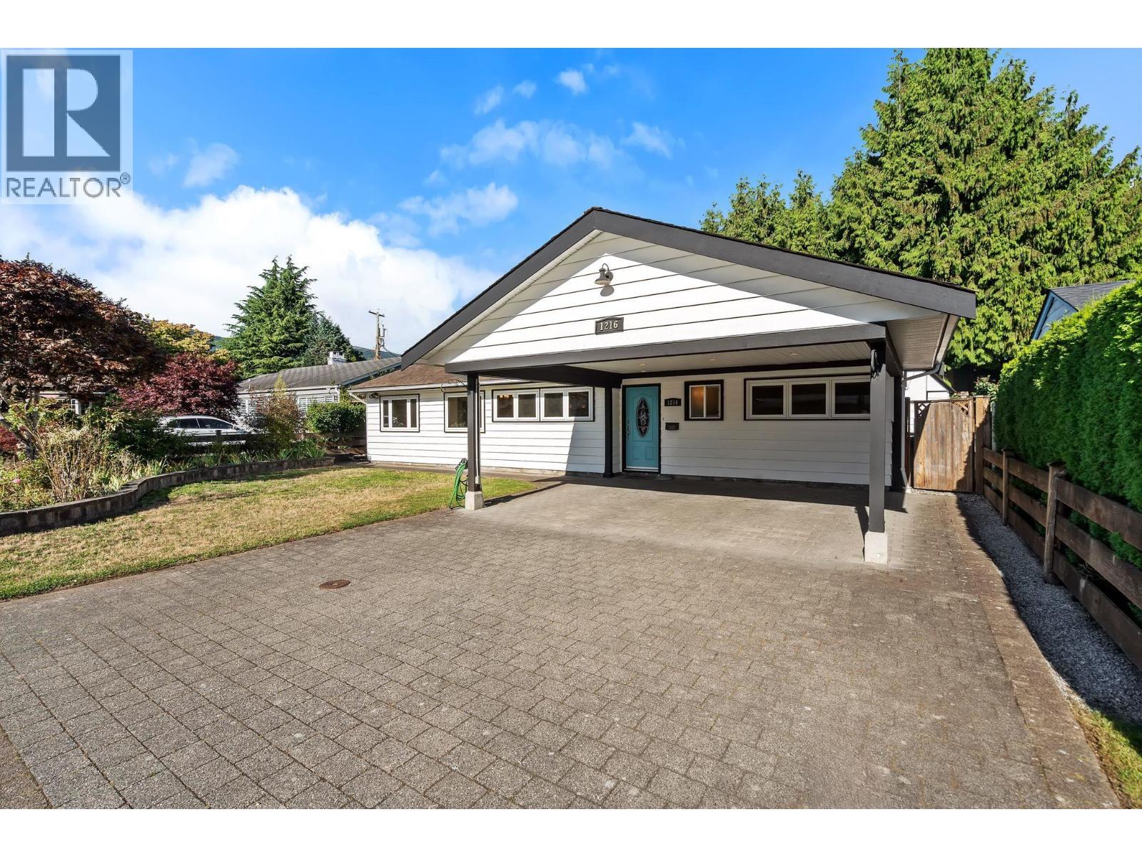Residential in North Vancouver 5