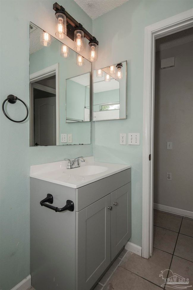 10091 Hillview Dr, House other with 3 bedrooms, 2 bathrooms and 2 parking in Pensacola FL | Image 6