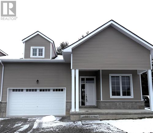 16 Turnberry Court, Bracebridge (Monck (Bracebridge)), ON, P1L0N5 | Card Image