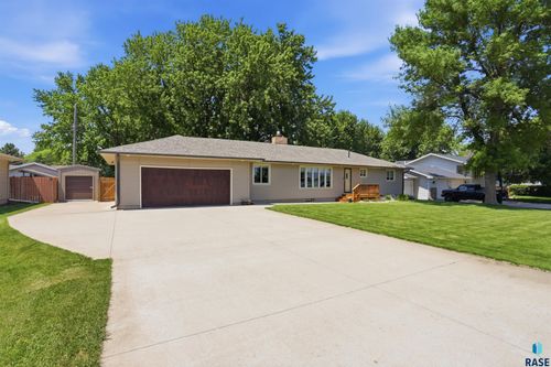 7405 N Cliff Ave Avenue, Sioux Falls, SD, 57104 | Card Image