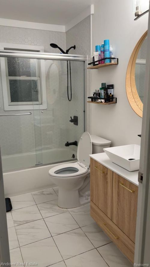 1298 S Cass Lake Rd, Waterford, MI, 48328-4738 | Card Image