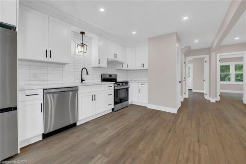 126 Auburn Ave, Hamilton, ON, L8K3B2 | Card Image