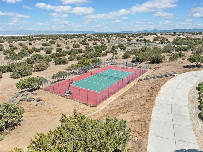 8650 Verbena Rd, House other with 4 bedrooms, 4 bathrooms and 7 parking in Oak Hills CA | Image 11
