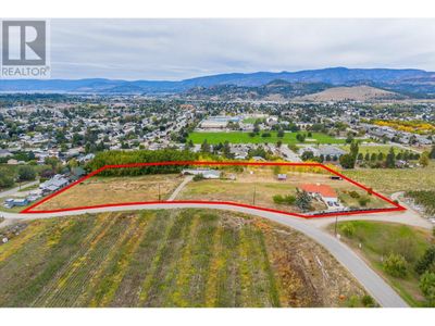 848 Webster Rd, House other with 5 bedrooms, 4 bathrooms and 2 parking in Kelowna BC | Image 2