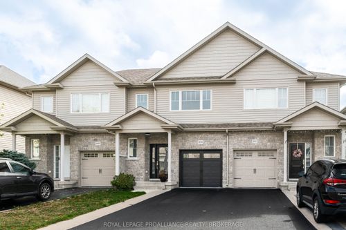 909 Blossom St, Kingston, ON, K7P0N2 | Card Image