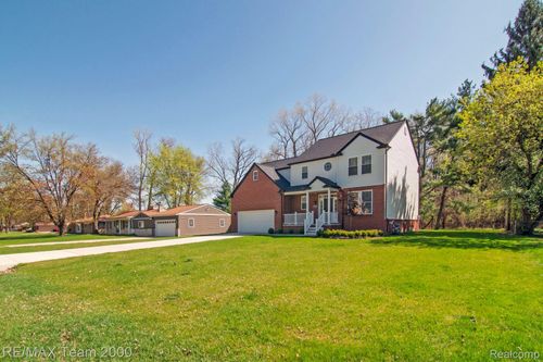 24050 Sunnypoint Dr, Southfield, MI, 48033-2907 | Card Image