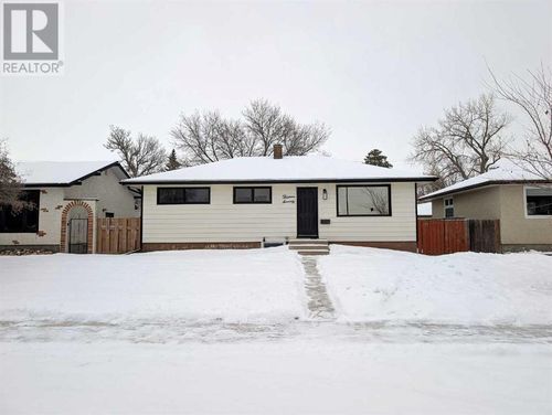 1370 Mckenzie Cres Nw, Medicine Hat, AB, T1A6Y4 | Card Image