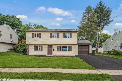 33 Holly St, Somerset, NJ, 08873-3054 | Card Image