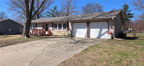 18 Brookside Dr, Paola, KS, 66071-1108 | Card Image