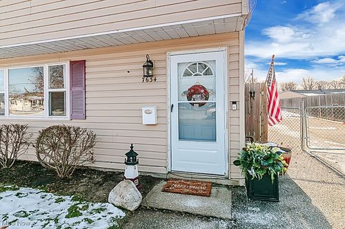 7634 Pinehurst Dr, Mentor-On-The-Lake, OH, 44060-3206 | Card Image