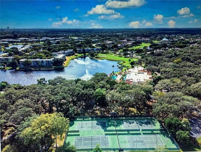 APT-206 - 1709 Whitehall Dr, Condo with 2 bedrooms, 2 bathrooms and null parking in Davie FL | Image 38