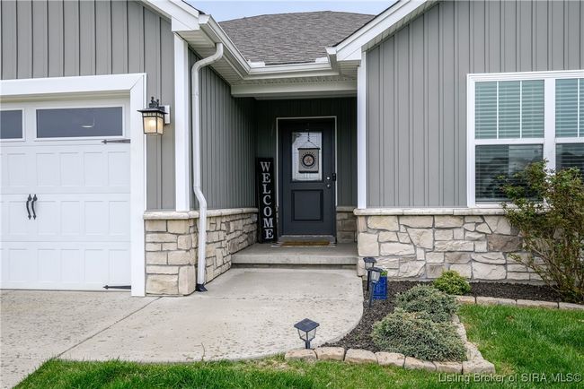 9002 Haylyn Ln, Home with 3 bedrooms, 2 bathrooms and null parking in Georgetown IN | Image 5