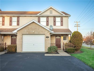 200 Stoneridge Boulevard, Townhouse with 2 bedrooms, 1 bathrooms and 1 parking in Twp Of But Nw PA | Image 1