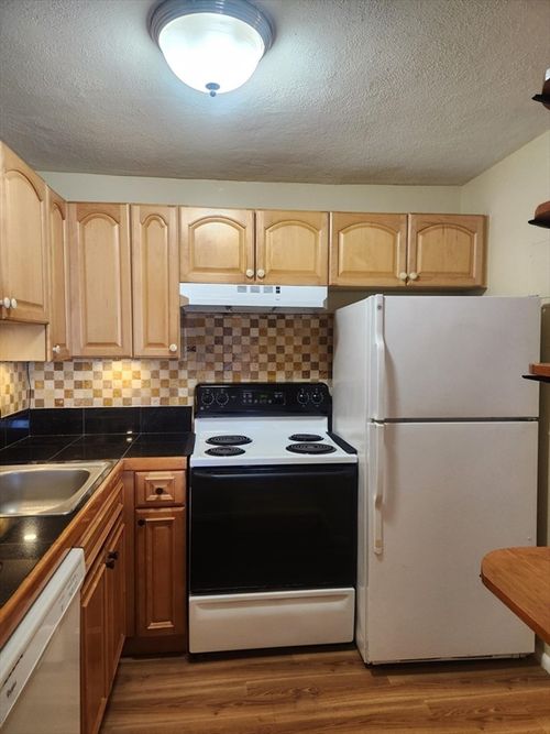 u-11-135 E Main St, Westborough, MA, 01581-2743 | Card Image