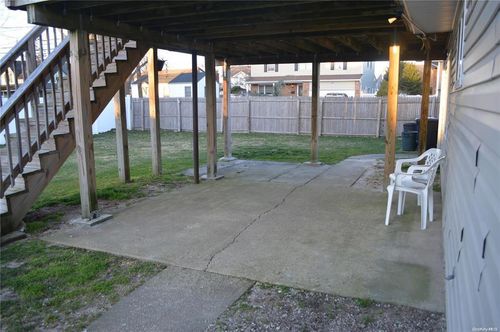 88 W Gates Ave, Lindenhurst, NY, 11757-4741 | Card Image