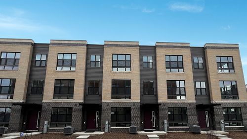 377 Summit Cir, Lombard, IL, 60148-3877 | Card Image