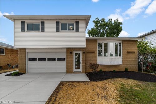 6881 Lantern Ln, Parma Heights, OH, 44130-4532 | Card Image