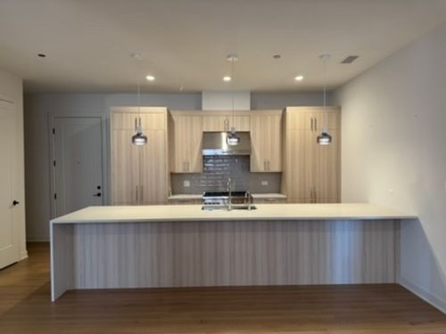 203-1356 Chestnut St, Chicago, IL, 60642-5322 | Card Image