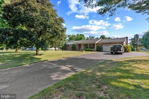 216 Hickory Dale Dr, Dover, DE, 19901-1808 | Card Image