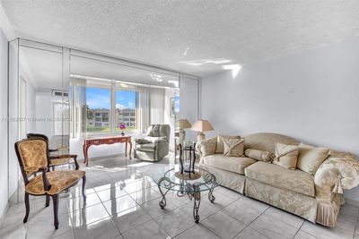 309 - 8130 Sunrise Lakes Blvd, Condo with 2 bedrooms, 2 bathrooms and null parking in Sunrise FL | Image 3