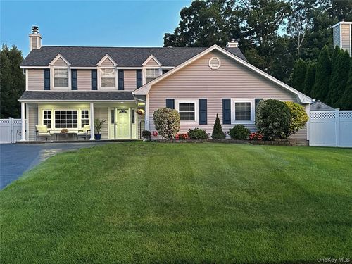 16 Sussex Ln, Lake Grove, NY, 11755-2525 | Card Image