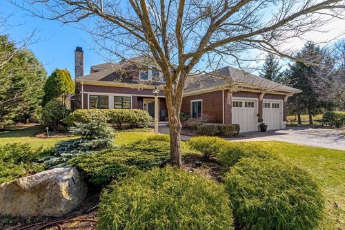 71 Clubhouse Dr, Hingham, MA, 02043-4887 | Card Image