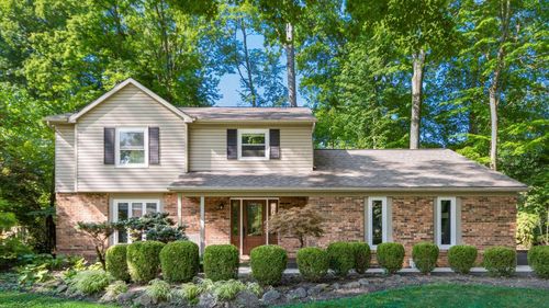 11555 Forest Lane Ave, Pickerington, OH, 43147-8557 | Card Image