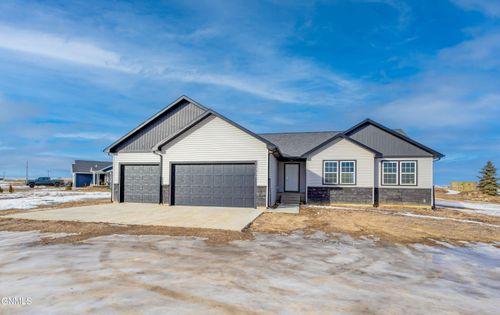 13636 Redwood Way Nw, Williston, ND, 58801-9149 | Card Image