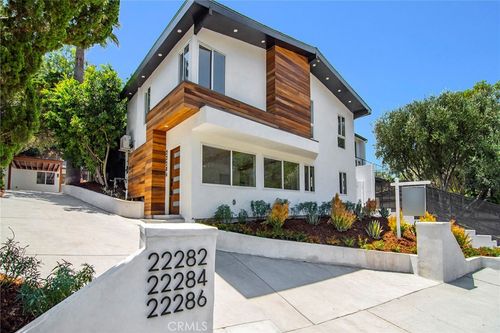 22284 Avenue San Luis, Woodland Hills, CA, 91364-1656 | Card Image