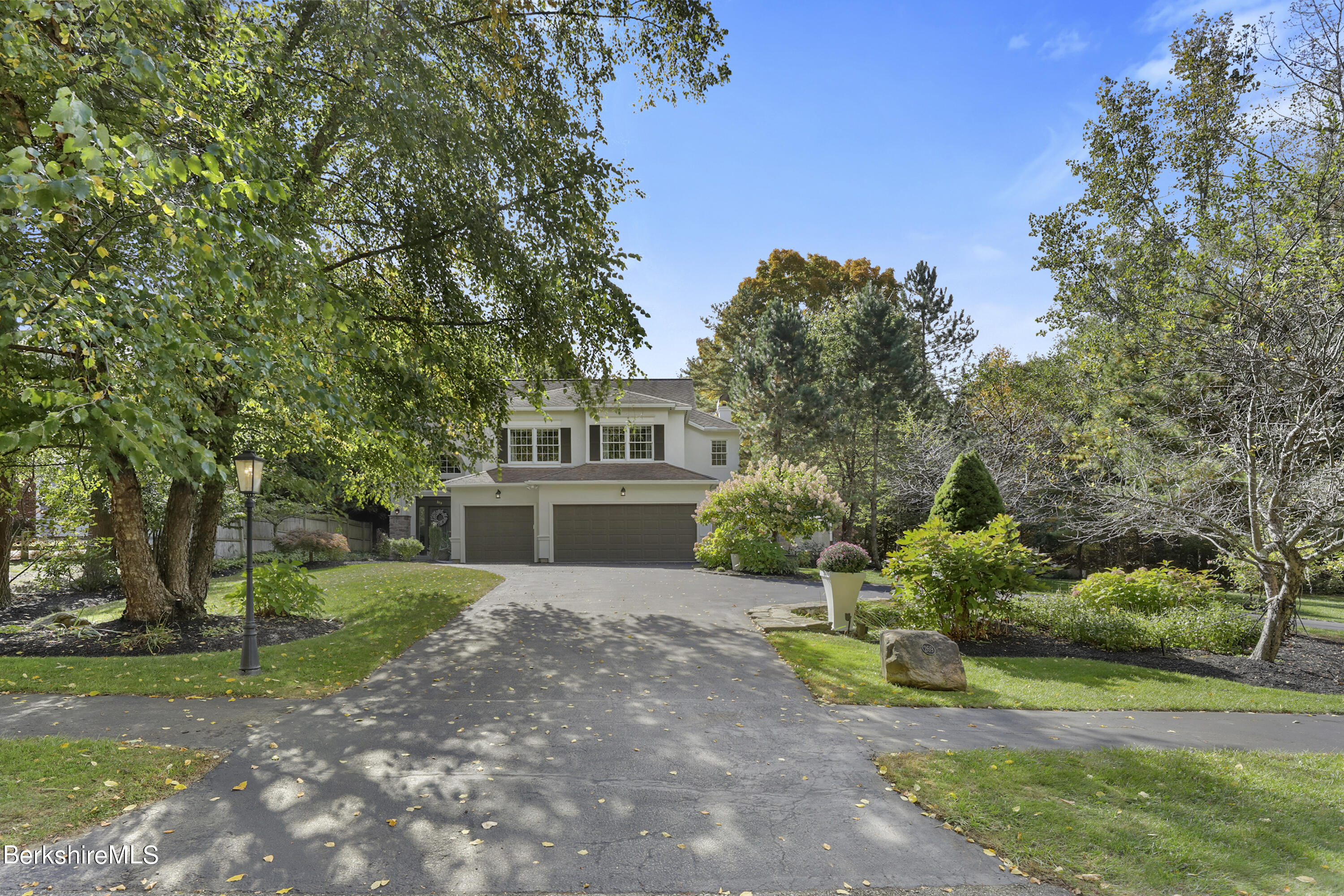 Mountain Dr, Pittsfield, MA 01201